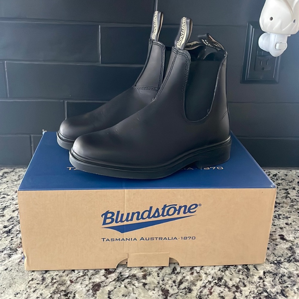 Blundstone dress boots 063